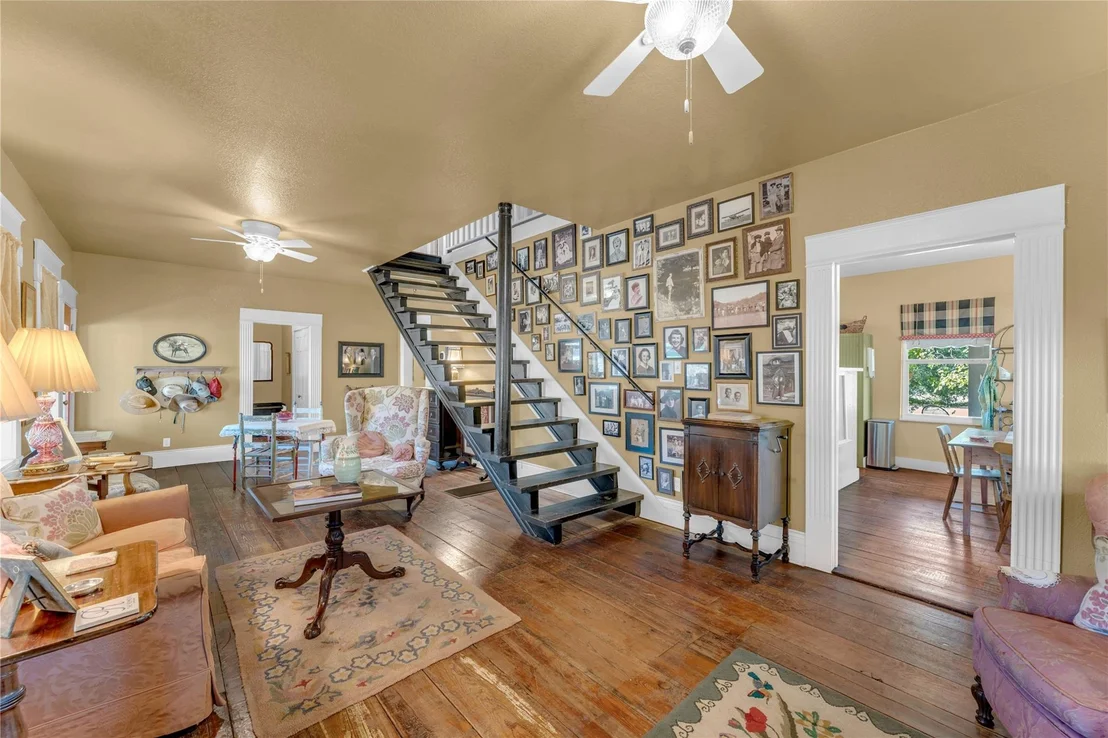 Photo of 211 Riverside DR W