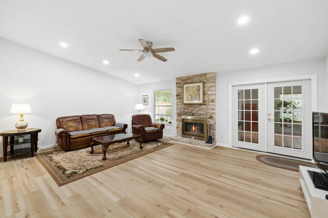 Photo of 607 Elderberry CV