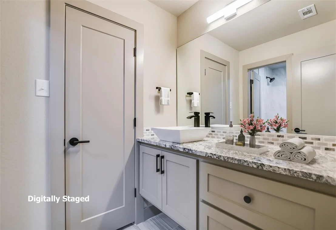 Photo of 2713 Aurora