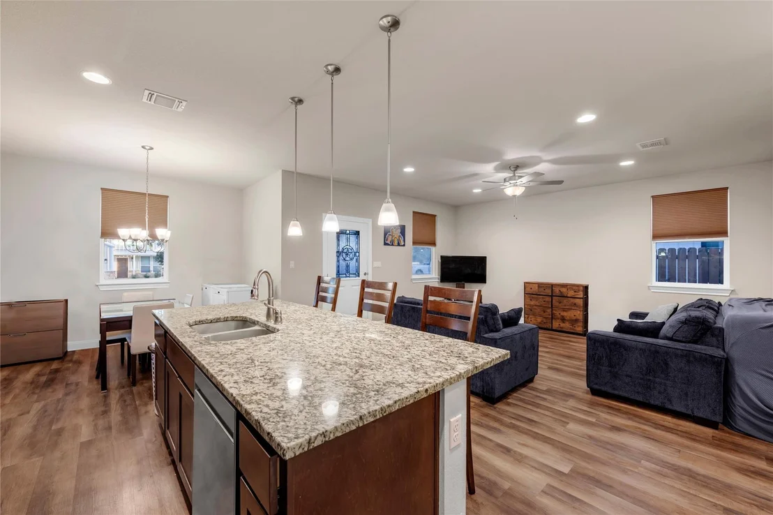 Photo of 904 Central BLVD