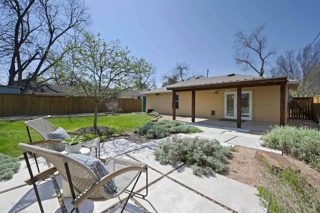 Photo of 1304 Pasadena DR