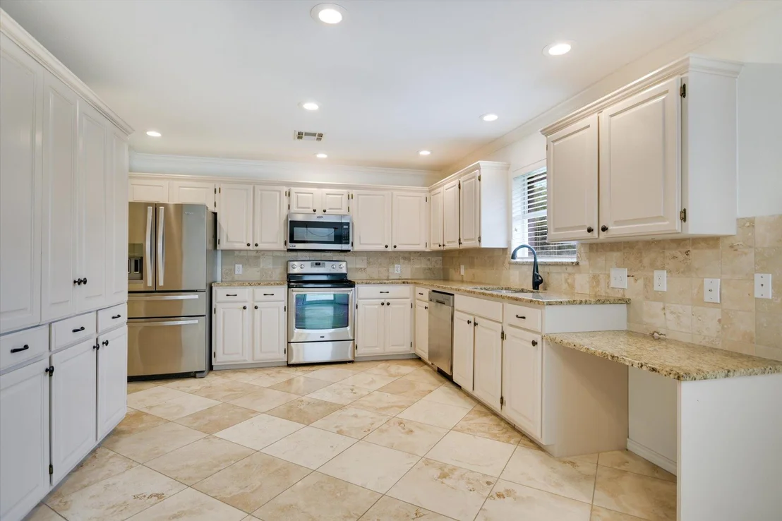 Photo of 700 Beachwood