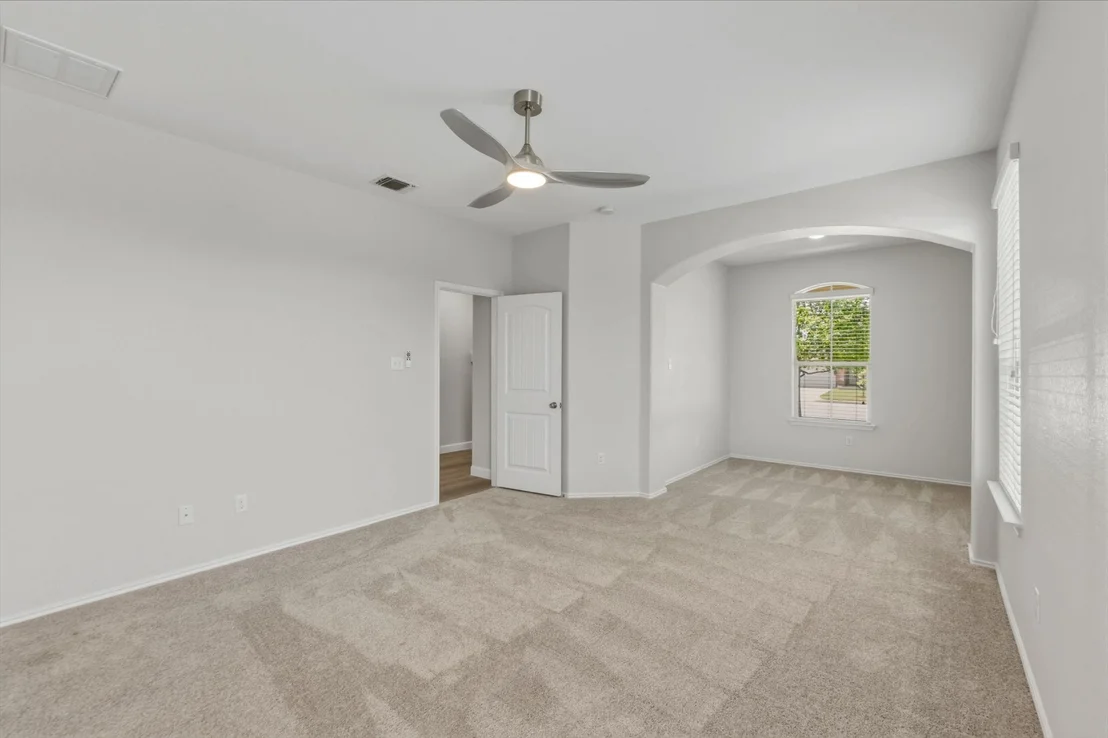 Photo of 301 Serpentine LN