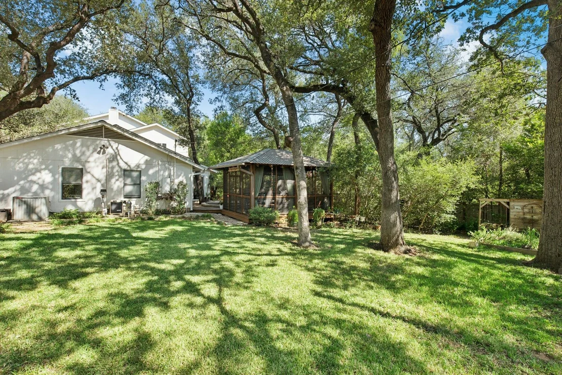 Photo of 6604 Liveoak DR