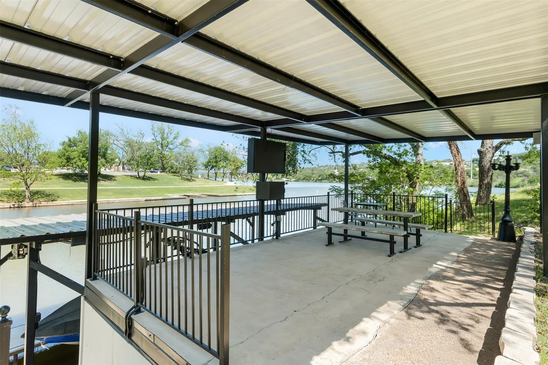 Photo of 500 Lakeshore DR