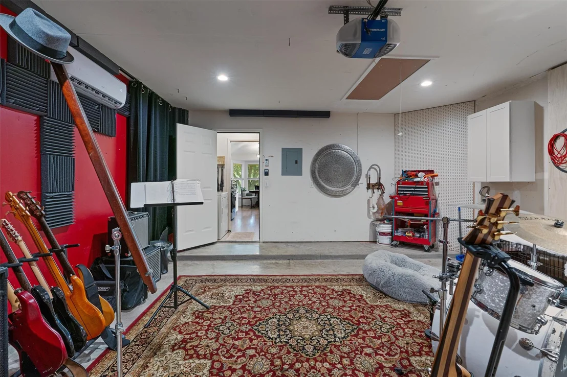 Photo of 208 Meadowside DR