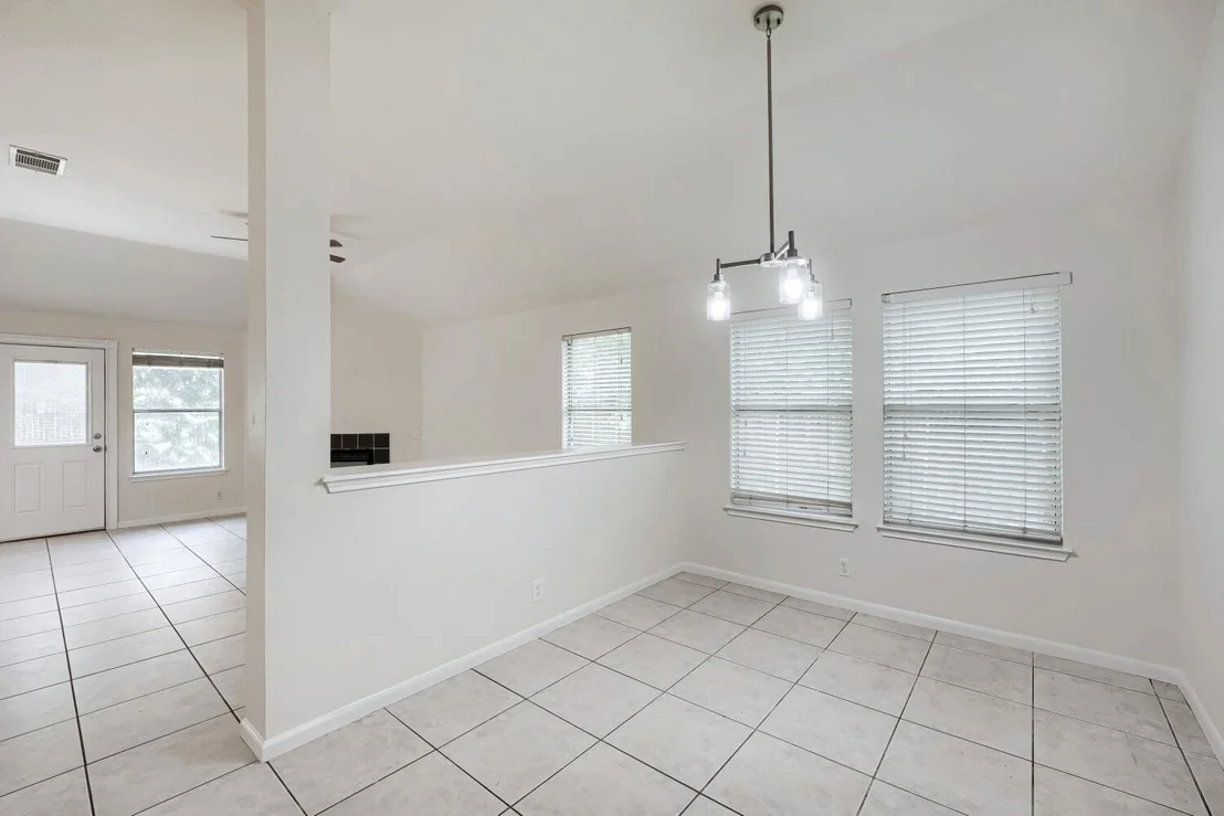 Photo of 409 Willowbrook DR