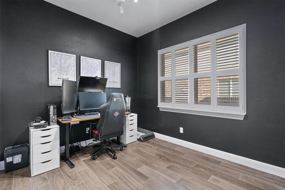 Photo of 3704 Gildas PATH