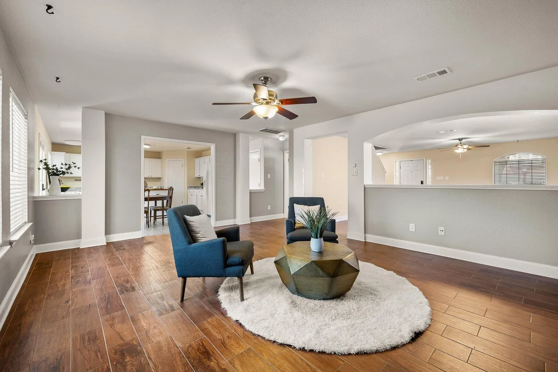 Photo of 1007 LAURELLEAF DR
