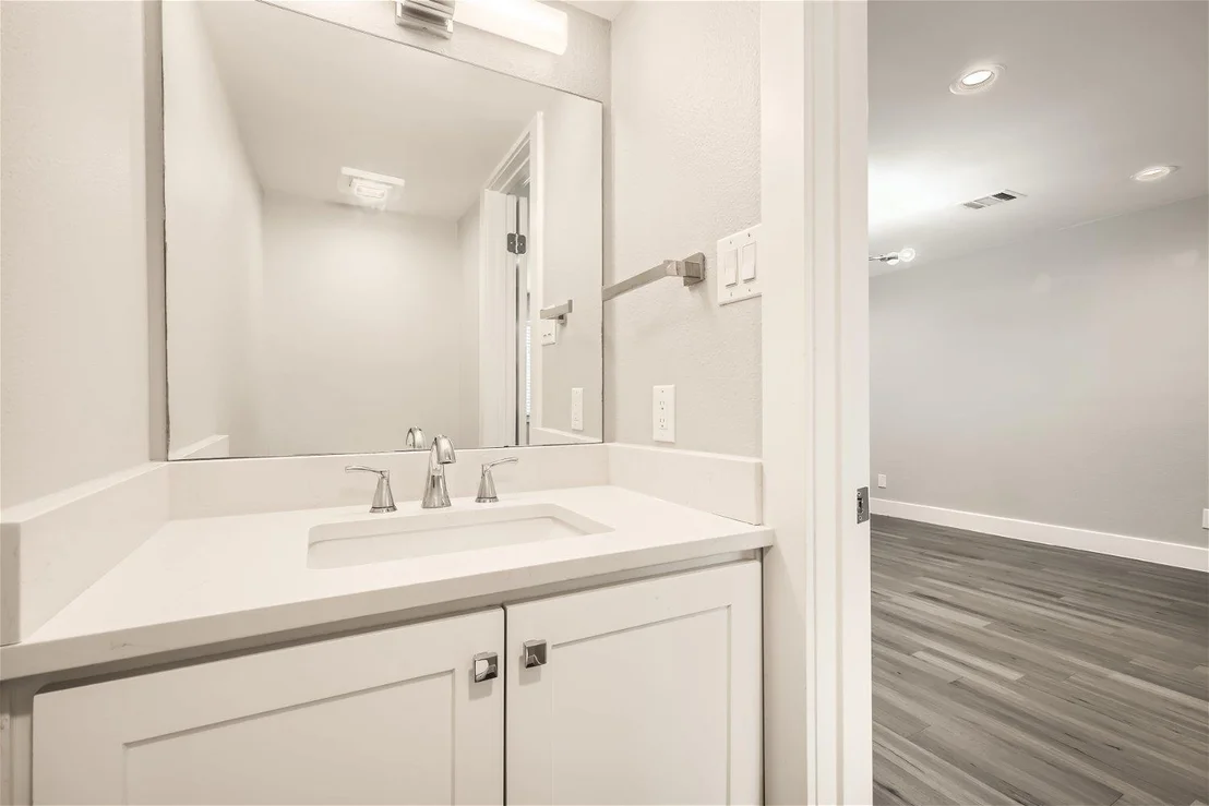 Photo of Unit D at 1830 River Crossing CIR