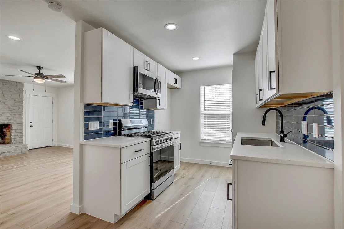 Photo of Unit B at 1402 Valleyridge CIR