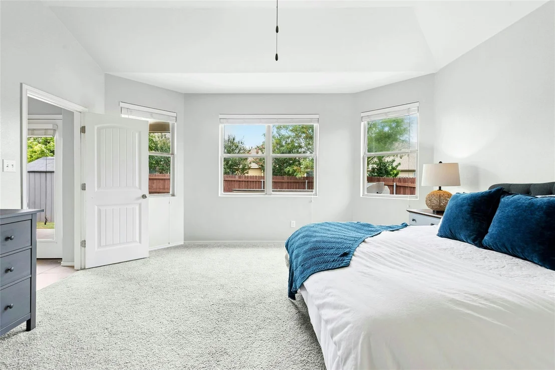 Photo of 390 Fletcher BND