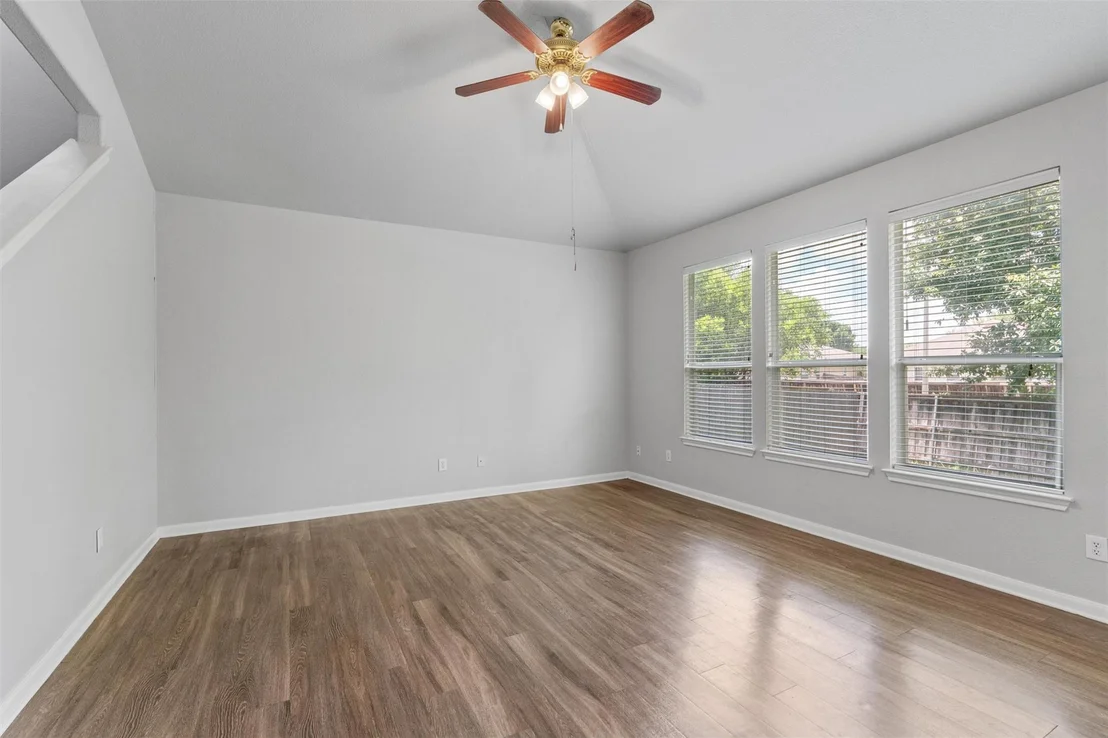 Photo of 198 Covent DR