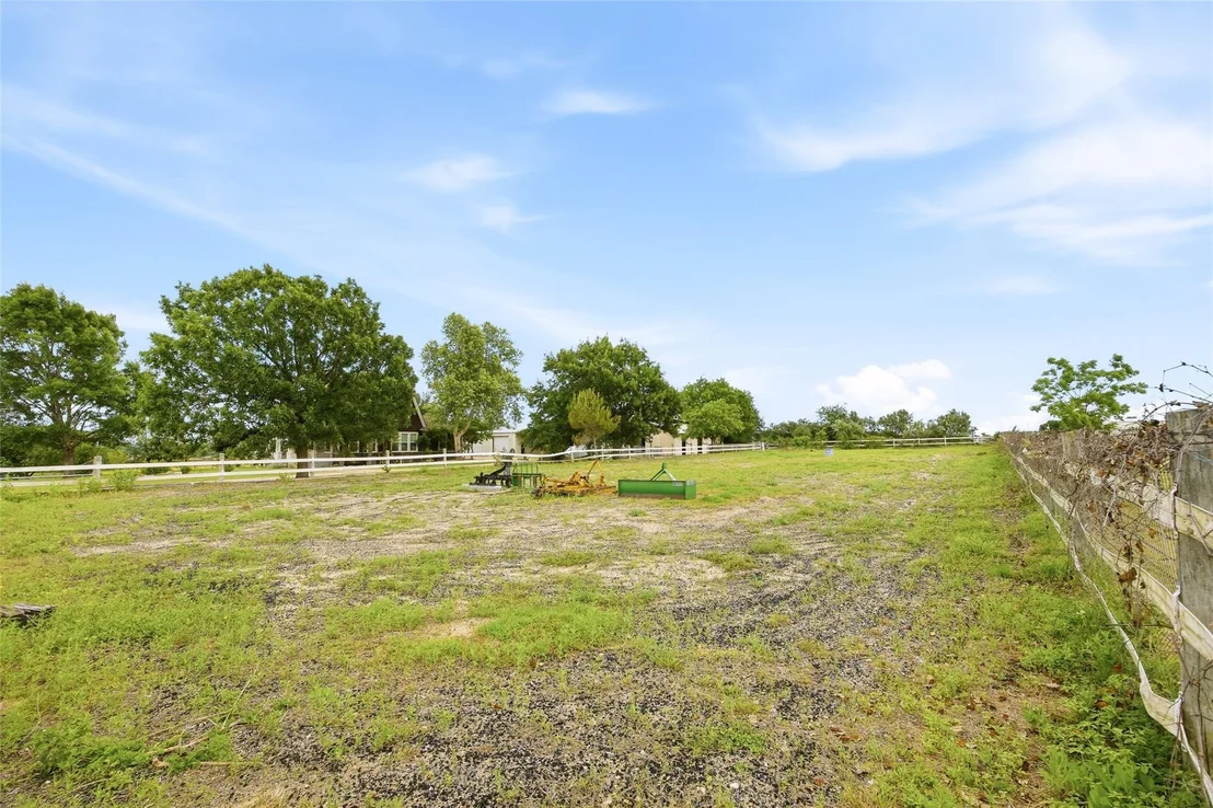 Photo of 600 Eastview DR