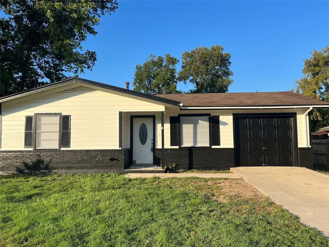 Photo of 4 Hollywood DR