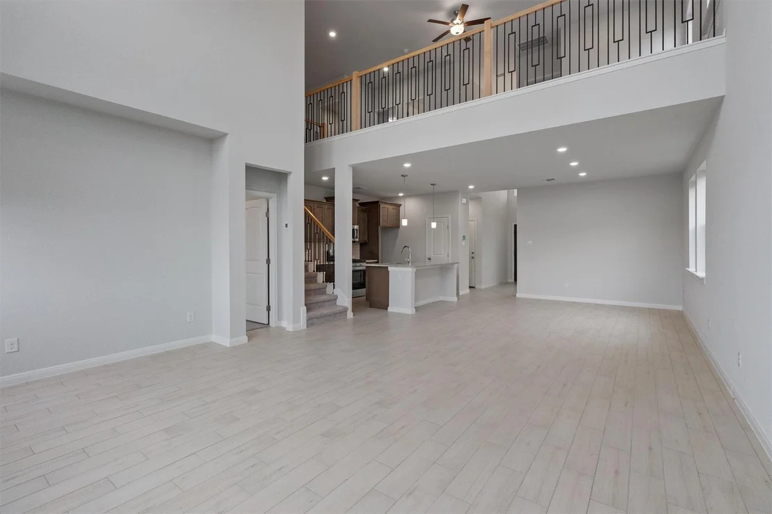 Photo of 313 Stellar Wind DR