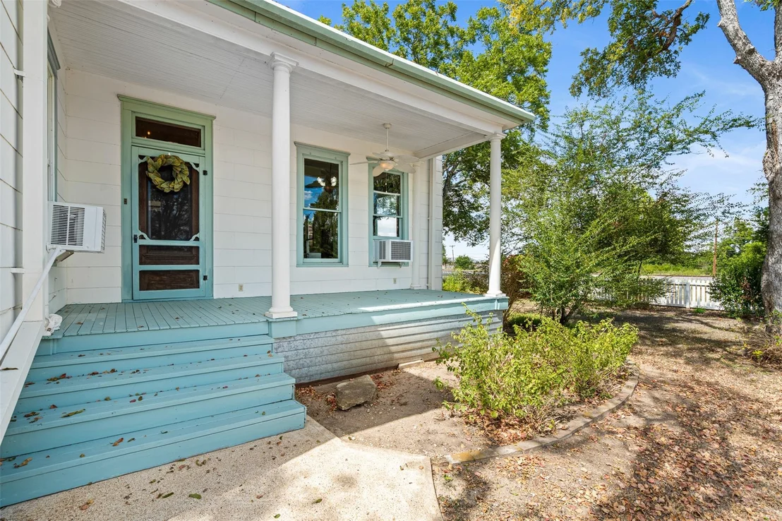 Photo of 105 Davis DR