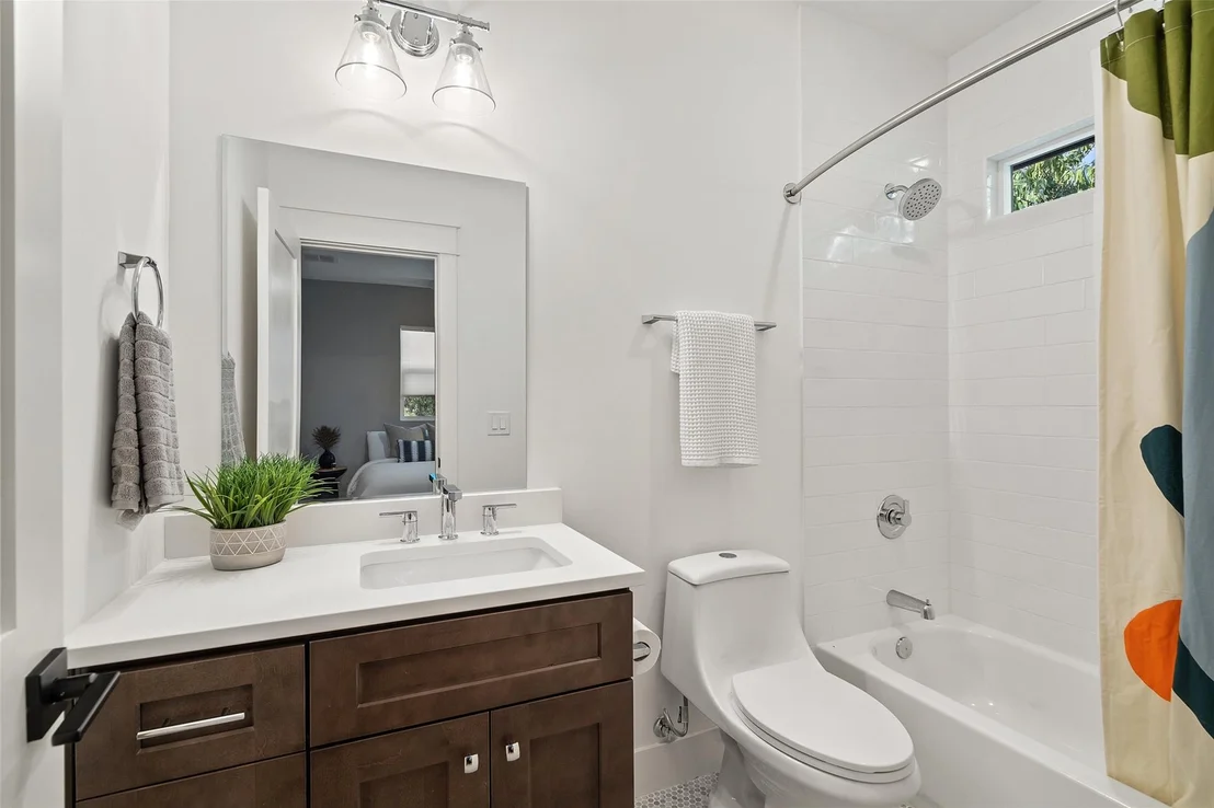 Photo of Unit 2 at 405 W North Loop BLVD