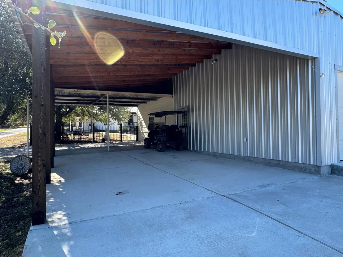 Photo of 800 Lakeway