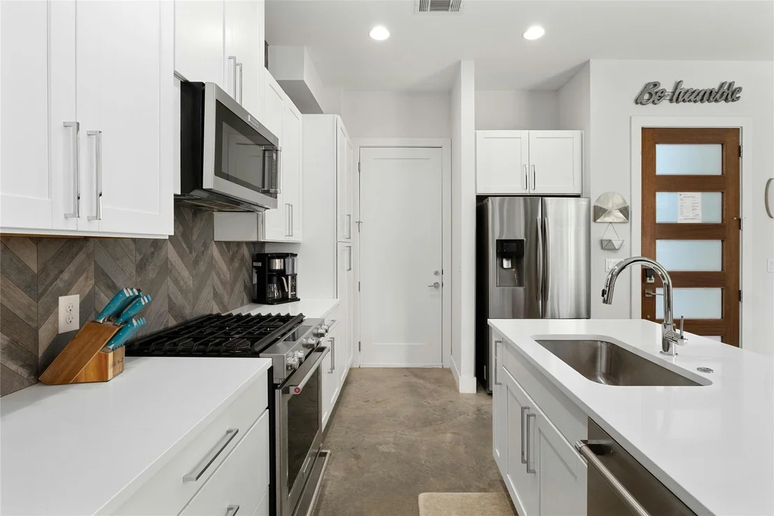 Photo of Unit A at 3105 Powell CIR