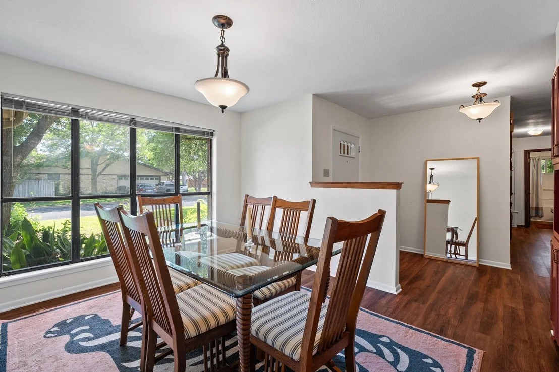Photo of 301 Tallwood DR