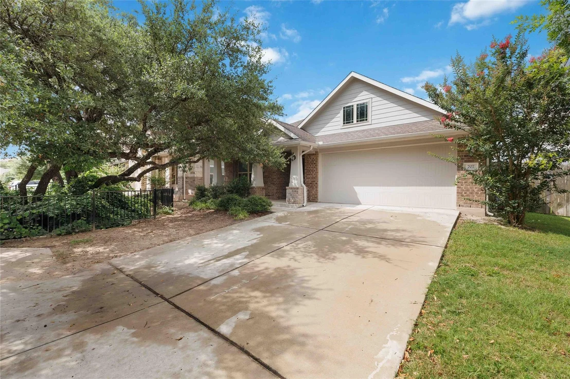 Photo of 707 Allende BND