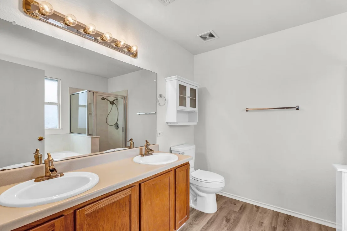 Photo of 609 Golden Gate DR