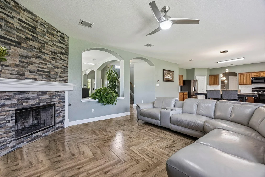 Photo of 643 Shadow Creek BLVD