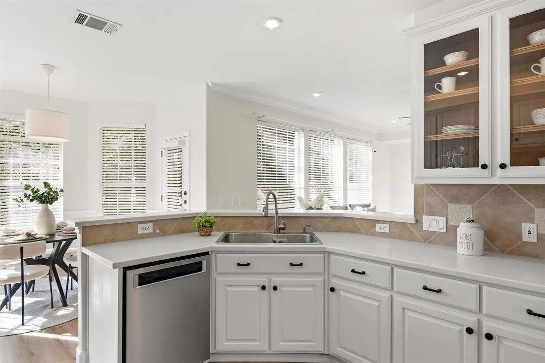 Photo of 9400 Savannah Ridge DR