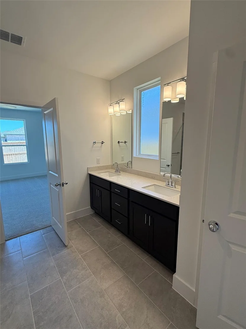 Photo of 537 Bauer LOOP