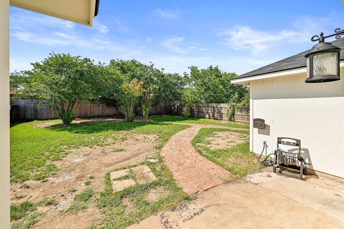 Photo of 902 Honeysuckle DR