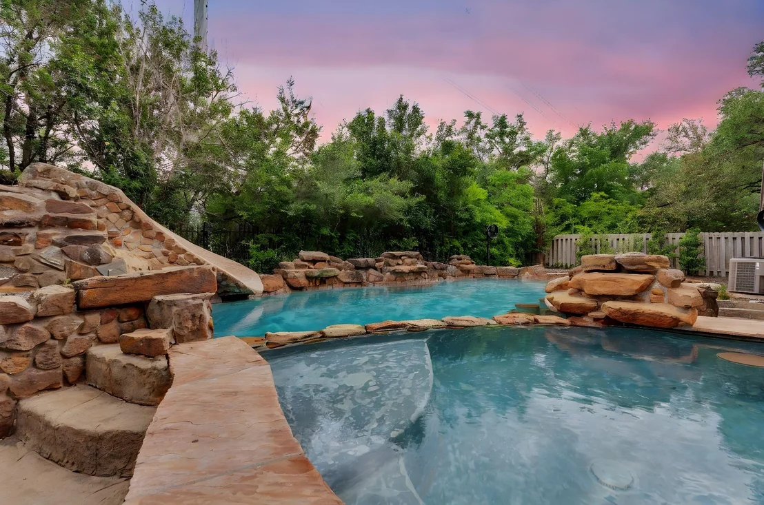 Photo of 111 Crest View DR
