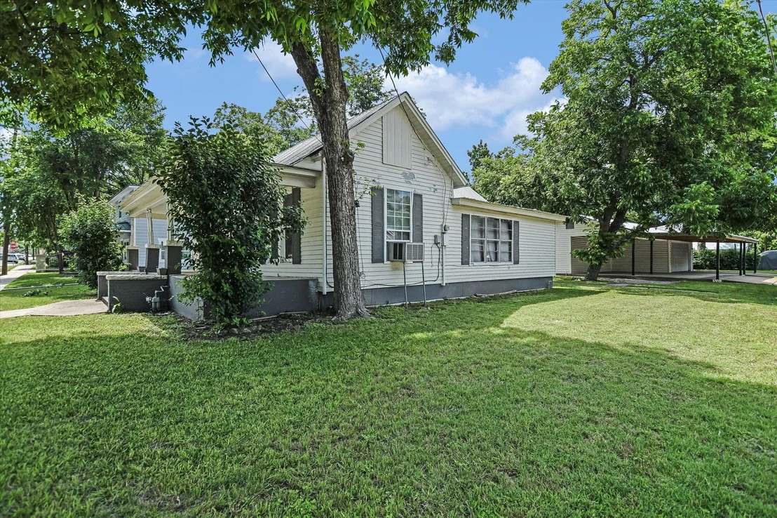 Photo of 312 W 10th ST