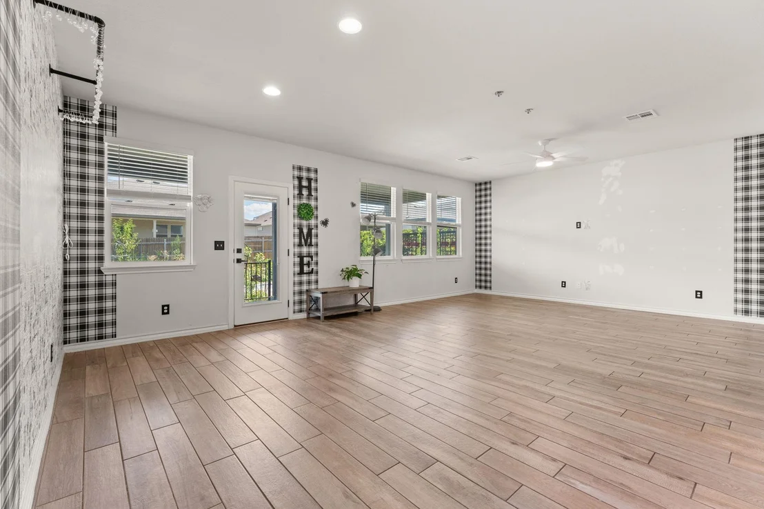 Photo of 200 Caisson TRL