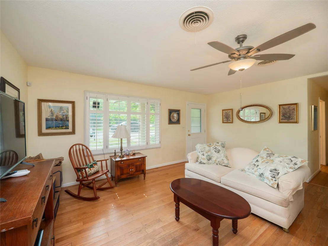 Photo of 700 Lewis DR