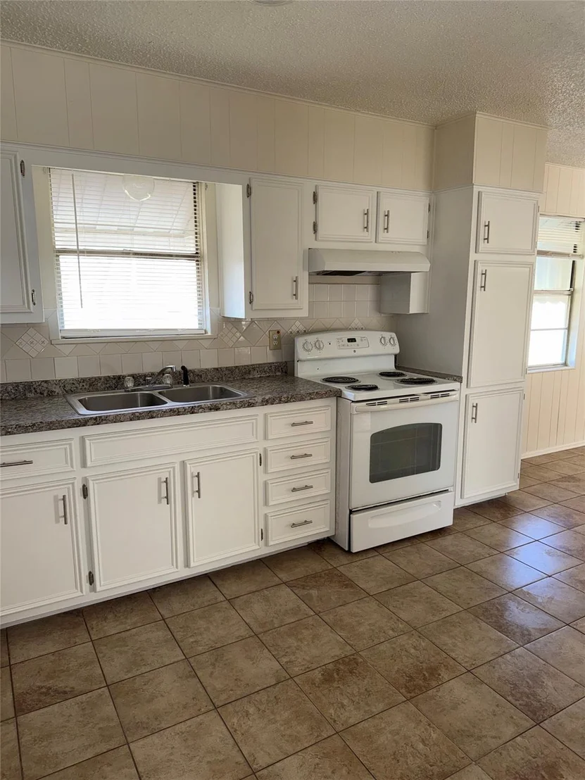 Photo of 302 Easy ST