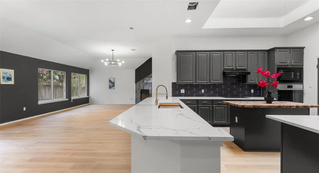 Photo of 2527 Crenshaw DR