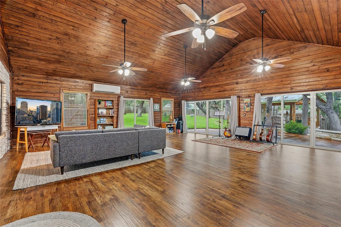 Photo of 203 Leisurewoods DR