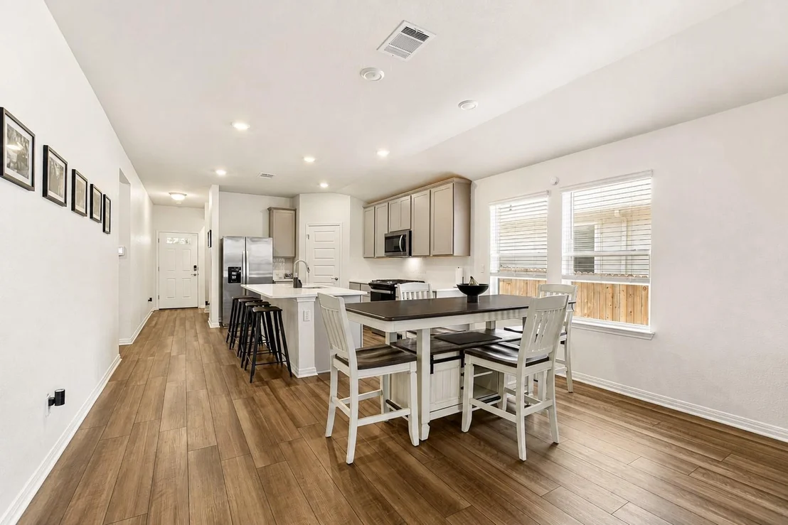 Photo of 1100 View DR