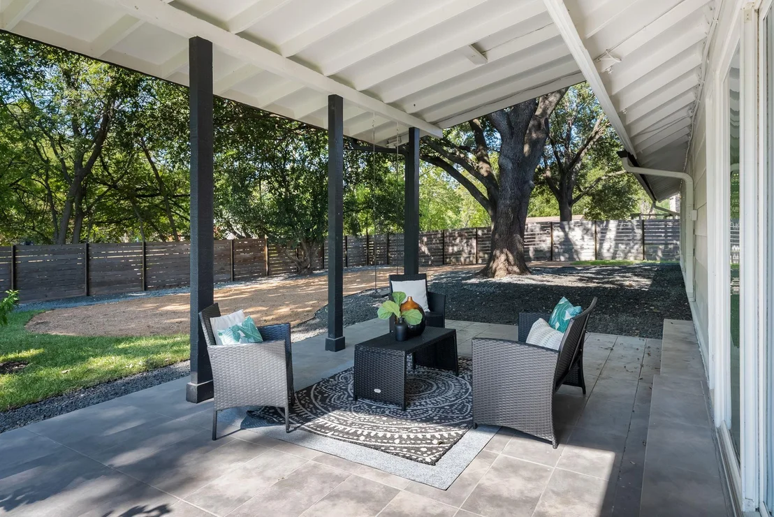 Photo of 1111 Quail Park DR