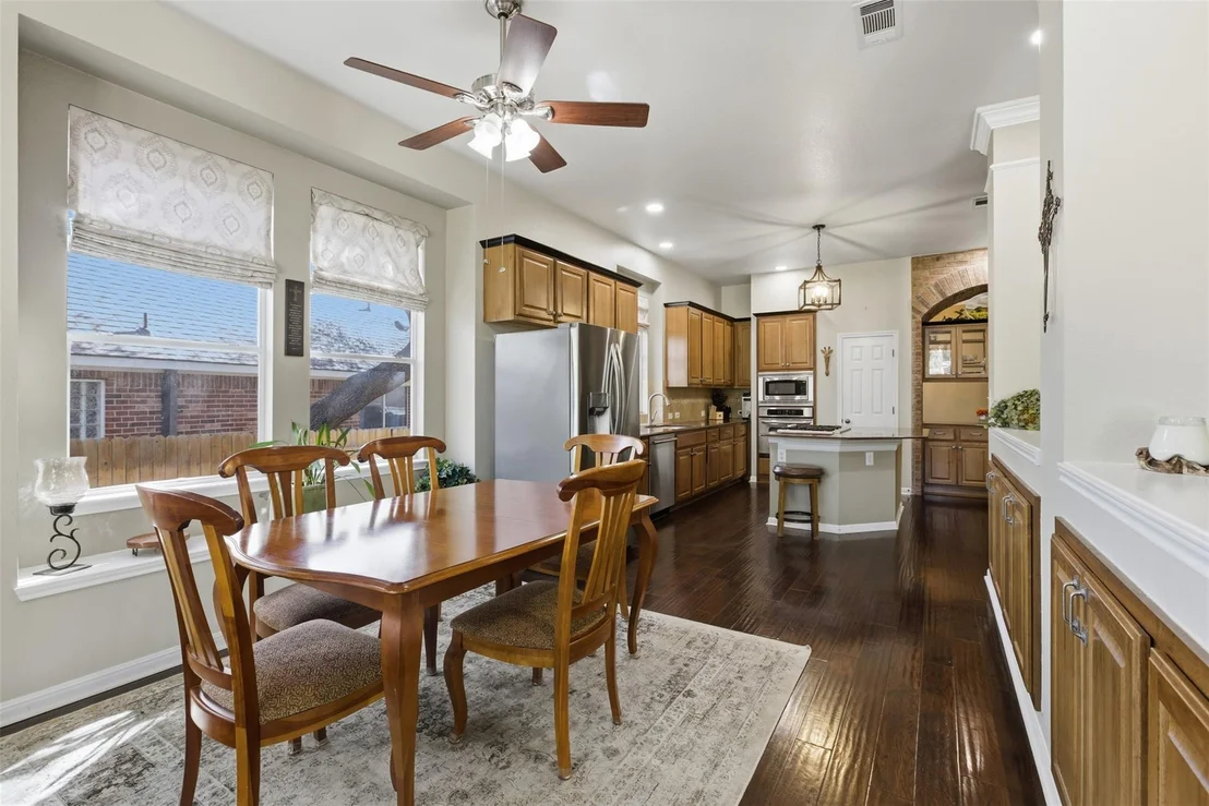 Photo of 526 Victoria DR