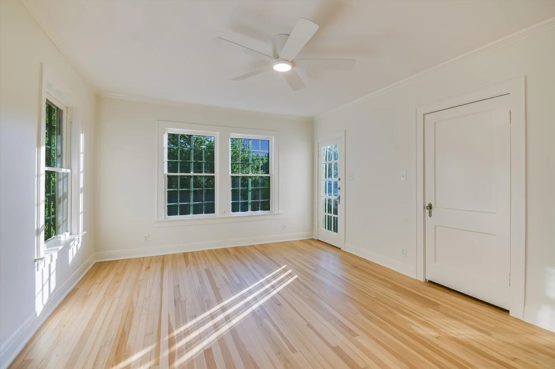 Photo of 113 W 32nd ST
