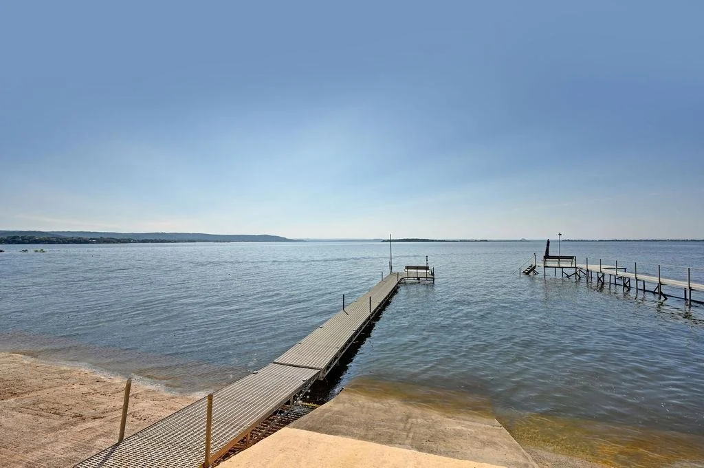 Photo of 611 Lakeshore LOOP
