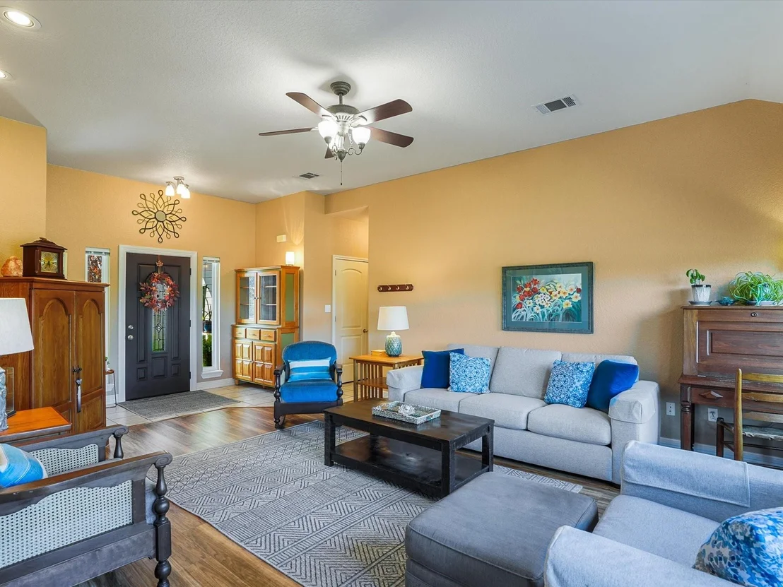 Photo of 154 W Pine DR