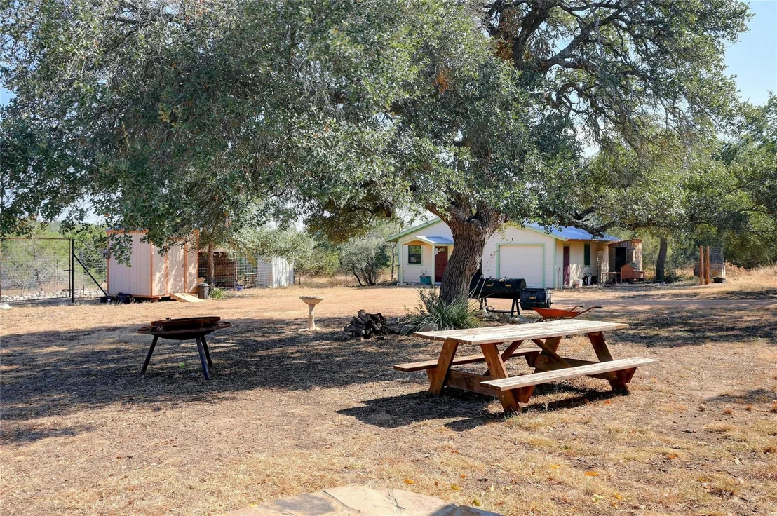 Photo of 525 River Oaks RD