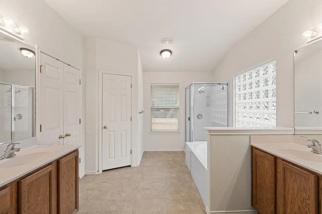 Photo of 659 Cullen BLVD