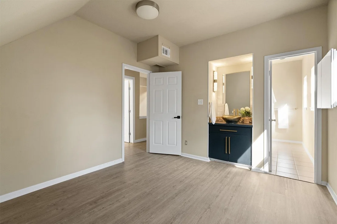 Photo of 309 Coventry RD
