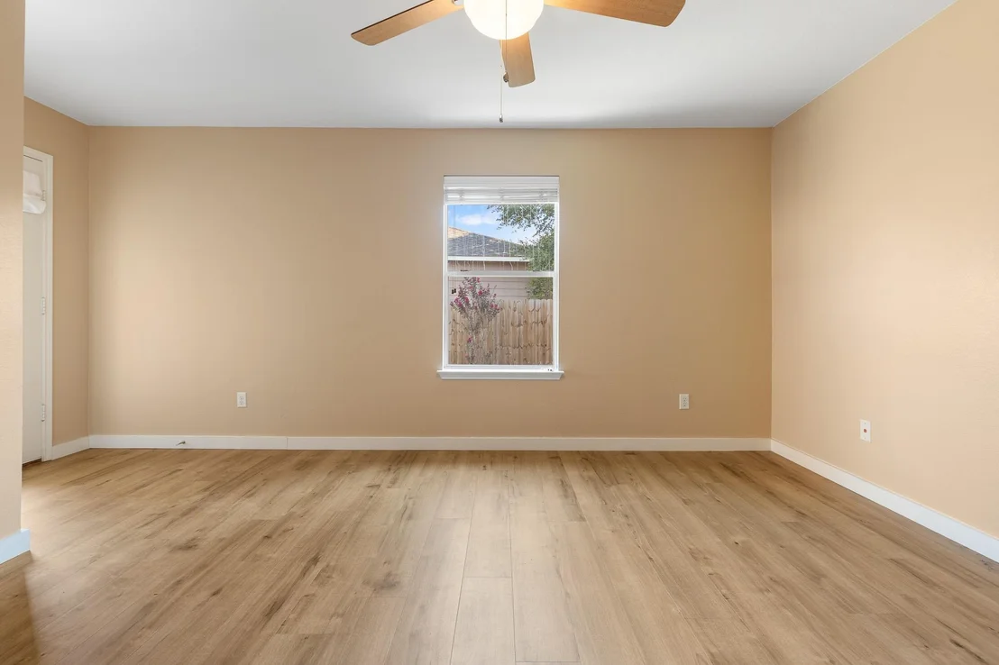 Photo of 148 Grazing Horse LN