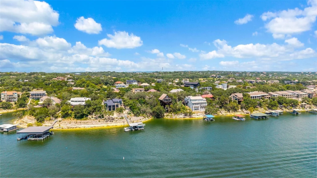 Photo of 18401 Lakepoint CIR