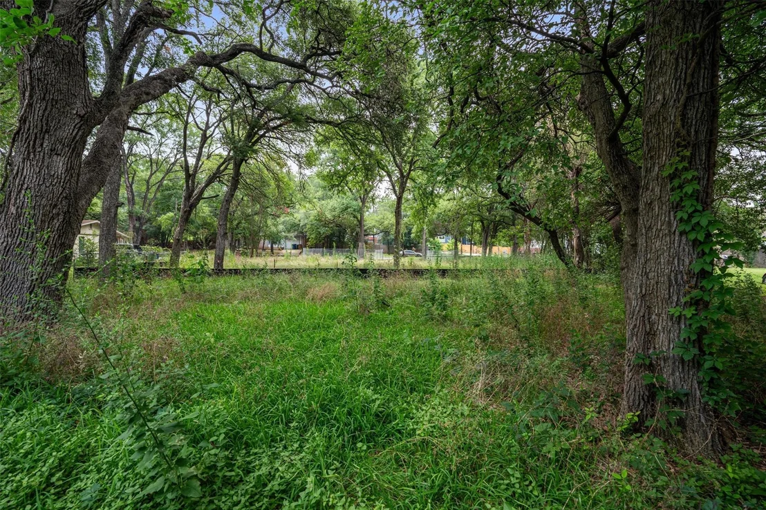 Photo of 3942 Leslie Ave